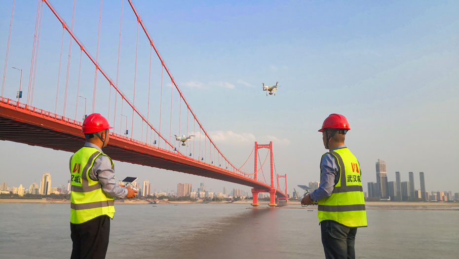 无人机巡航桥梁.jpg